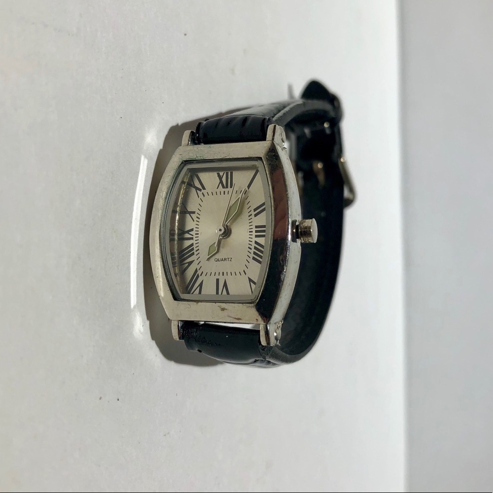 Quartz Watch - Picture 2 of 4